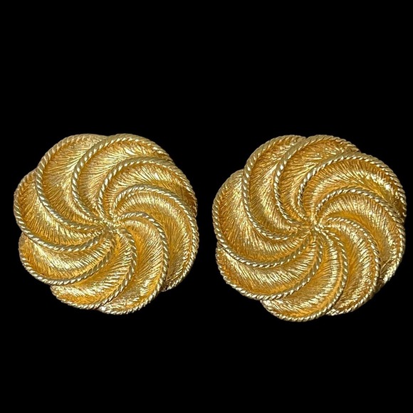 Vintage Rare NAPIER Gold Tone Swirl Button Disc Clip On Screw Back Earrings - Picture 1 of 6